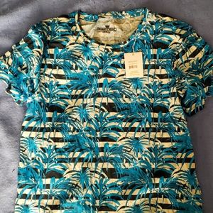 Nwt mens bertigo tshirt size large